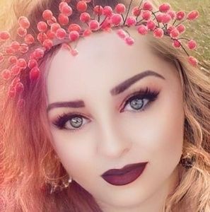 Meet your Posher, Holly